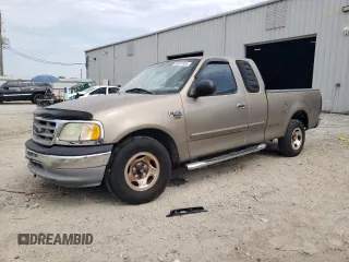 2003 Ford F-150 XL z VIN 1FTRX17L03NA18594, wystawiony jako Copart lot #55937505 z przebiegiem 245 109 mil mil oraz Szkoda całkowita • Salvage title. Historia ofert i sprzedaży dostępna na DreamBid. Obrazek 1.