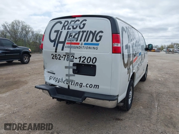 2021 Chevrolet Express Cargo z VIN 1GCWGAF75M1194461, wystawiony jako IAAI lot #42122648 z przebiegiem 64 047 mil mil oraz . Historia ofert i sprzedaży dostępna na DreamBid. Obrazek 16.