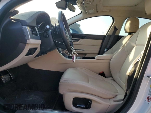 2019 Jaguar XF 25t Premium with VIN SAJBJ4FX4KCY81323, listed as a Copart auction lot 43764135 with 47,317 mi miles and Salvage Title. Bid and sale history available at carsss.com. Image 7.