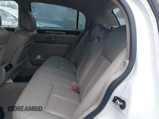 2005 Lincoln Town Car Signature Limited z VIN 1LNHM82W75Y629962, wystawiony jako IAAI lot #42155632 z przebiegiem 216 600 mil mil oraz . Historia ofert i sprzedaży dostępna na DreamBid. Obrazek 8.