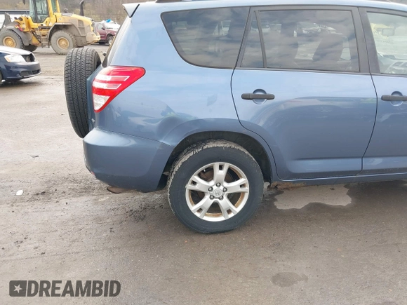 2009 Toyota RAV4 with VIN JTMBF33V09D002207, listed as a IAAI auction lot 42004330 with 198,282 mi miles. Bid and sale history available at carsss.com. Image 6.