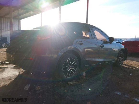 2014 Mazda Mazda3 i SV with VIN JM1BM1T73E1123871, listed as a IAAI auction lot 41343311 with 103,633 mi miles. Bid and sale history available at carsss.com. Image 4.