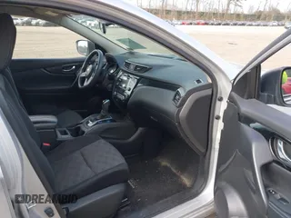 2017 Nissan Rogue SL z VIN JN1BJ1CR7HW141374, wystawiony jako IAAI lot #42017382 z przebiegiem 197 956 mil mil oraz . Historia ofert i sprzedaży dostępna na DreamBid. Obrazek 5.