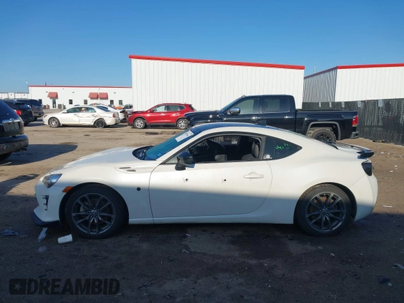 2017 Toyota 86 z VIN JF1ZNAA1XH8707535, wystawiony jako IAAI lot #41969546 z przebiegiem 85 468 mil mil oraz . Historia ofert i sprzedaży dostępna na DreamBid. Obrazek 14.