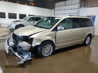 2014 Chrysler Town & Country Limited with VIN 2C4RC1GG3ER251812, listed as a Copart auction lot 61462694 with 99,992 mi miles and Salvage Title. Bid and sale history available at carsss.com. Image 1.