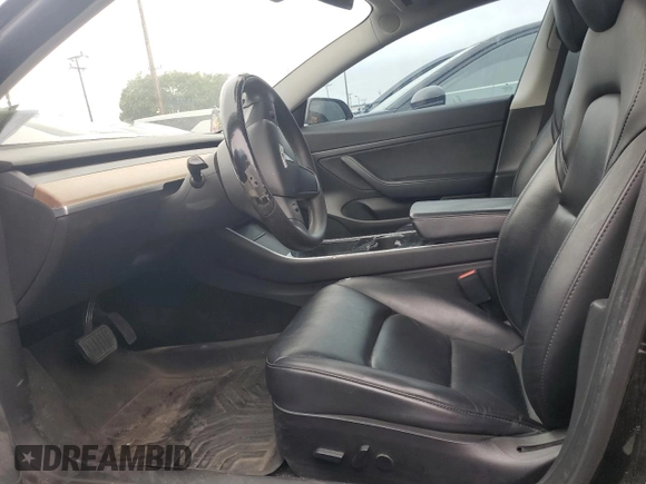 2020 Tesla Model 3 Standard Range Plus z VIN 5YJ3E1EA7LF614006, wystawiony jako Copart lot #53491465 z przebiegiem 51 170 mil mil oraz Czysty tytuł • Clean title. Historia ofert i sprzedaży dostępna na DreamBid. Obrazek 7.