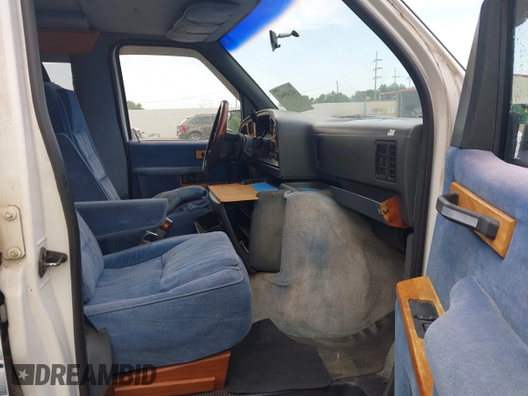 1992 Ford Econoline Cargo z VIN 1FDEE14N3NHA25465, wystawiony jako IAAI lot #42149941 z przebiegiem 172 438 mil mil oraz . Historia ofert i sprzedaży dostępna na DreamBid. Obrazek 5.