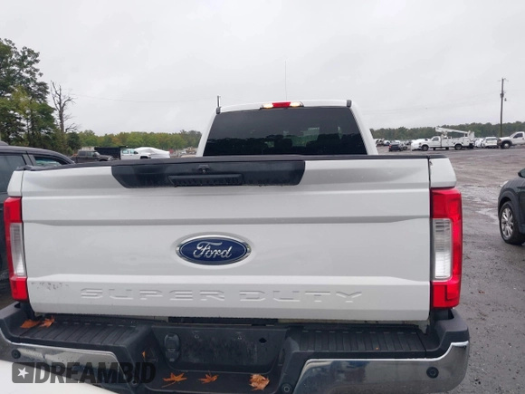 2018 Ford Super Duty F-250 SRW XL with VIN 1FT7W2BTXJEB84089, listed as a IAAI auction lot 40456238 with 180,297 mi miles. Bid and sale history available at carsss.com. Image 16.