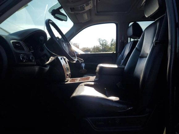 2009 Chevrolet Avalanche LTZ with VIN 3GNFK32019G163730, listed as a Copart auction lot 81937734 with 193,170 mi miles and Salvage Title. Bid and sale history available at carsss.com. Image 7.