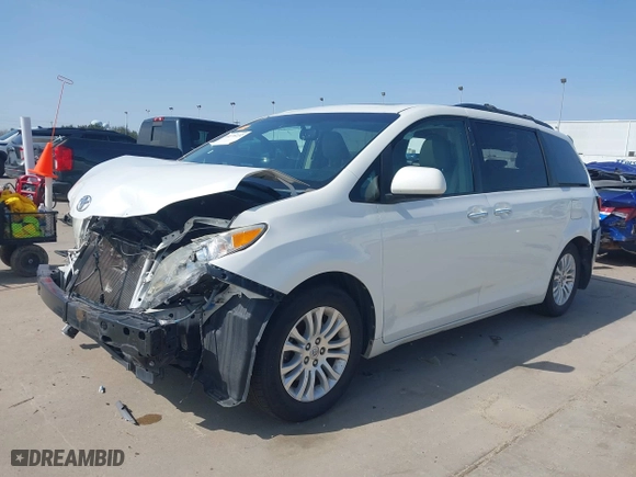 2015 Toyota Sienna XLE with VIN 5TDYK3DC0FS537542, listed as a IAAI auction lot 41578232 with 125,007 mi miles. Bid and sale history available at carsss.com. Image 18.