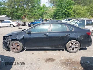 2020 Kia Forte LXS z VIN 3KPF24AD4LE171018, wystawiony jako IAAI lot #42130798 z przebiegiem 206 004 mil mil oraz . Historia ofert i sprzedaży dostępna na DreamBid. Obrazek 13.