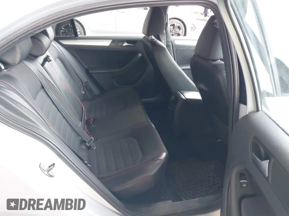2012 Volkswagen Jetta GLI Autobahn z VIN 3VW567AJ1CM460223, wystawiony jako IAAI lot #41712037 z przebiegiem 132 172 mil mil oraz . Historia ofert i sprzedaży dostępna na DreamBid. Obrazek 8.