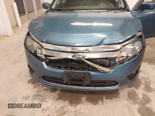 2010 Ford Fusion SE z VIN 3FAHP0HA6AR417044, wystawiony jako IAAI lot #42129980 z przebiegiem 200 595 mil mil oraz . Historia ofert i sprzedaży dostępna na DreamBid. Obrazek 6.