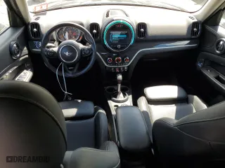 2019 MINI Countryman Cooper S with VIN WMZYT5C52K3G93897, listed as a Copart auction lot 67208684 with 44,563 mi miles and Salvage Title. Bid and sale history available at carsss.com. Image 8.