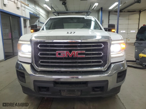 2018 GMC Sierra 2500HD with VIN 1GT12REG7JF264498, listed as a Copart auction lot 82891494 with 206,152 mi miles and Salvage Title. Bid and sale history available at carsss.com. Image 5.