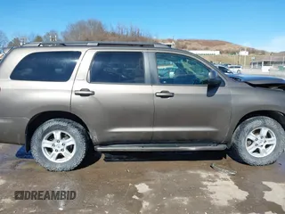 2010 Toyota Sequoia SR5 with VIN 5TDBY5G10AS027095, listed as a IAAI auction lot 41685335 with 1 mi miles. Bid and sale history available at carsss.com. Image 13.