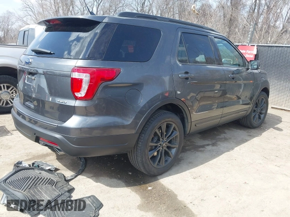 2018 Ford Explorer XLT with VIN 1FM5K8D84JGB01514, listed as a IAAI auction lot 41803132 with 59,107 mi miles and . Bid and sale history available at carsss.com. Image 4.