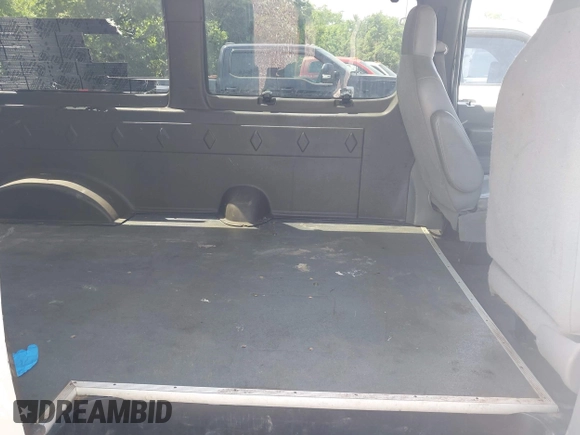 2013 Ford Econoline Cargo Commercial z VIN 1FTSS3EL6DDB08712, wystawiony jako IAAI lot #42264955 z przebiegiem 148 315 mil mil oraz . Historia ofert i sprzedaży dostępna na DreamBid. Obrazek 8.