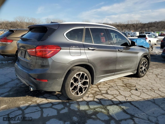 2020 BMW X1 xDrive28i with VIN WBXJG9C01L5R44285, listed as a Copart auction lot 46221155 with 22,470 mi miles and Salvage Title. Bid and sale history available at carsss.com. Image 3.