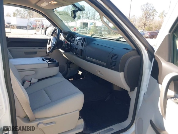 2010 Chevrolet Silverado 1500 LT with VIN 3GCRKSE35AG262187, listed as a IAAI auction lot 41883053 with 156,505 mi miles. Bid and sale history available at carsss.com. Image 5.