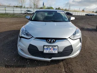 2017 Hyundai Veloster Value Edition z VIN KMHTC6AD8HU318621, wystawiony jako Copart lot #55346755 z przebiegiem 143 901 mil mil oraz Tytuł czysty. Historia ofert i sprzedaży dostępna na DreamBid. Obrazek 4.