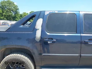 2007 Chevrolet Avalanche LS z VIN 3GNEC120X7G215740, wystawiony jako IAAI lot #42352407 z przebiegiem 183 957 mil mil oraz . Historia ofert i sprzedaży dostępna na DreamBid. Obrazek 6.