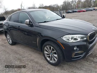 2018 BMW X6 xDrive35i z VIN 5UXKU2C50J0X49672, wystawiony jako IAAI lot #42041269 z przebiegiem 96 205 mil mil oraz . Historia ofert i sprzedaży dostępna na DreamBid. Obrazek 1.