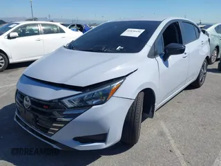 2024 Nissan Versa SR z VIN 3N1CN8FV4RL924718, wystawiony jako IAAI lot #41838456 z przebiegiem 3 698 mil mil oraz . Historia ofert i sprzedaży dostępna na DreamBid. Obrazek 18.