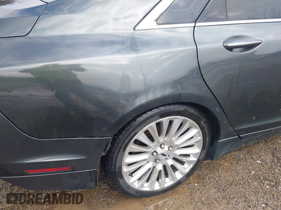 2015 Lincoln MKZ z VIN 3LN6L2J90FR616800, wystawiony jako IAAI lot #41683401 z przebiegiem 92 239 mil mil oraz . Historia ofert i sprzedaży dostępna na DreamBid. Obrazek 19.