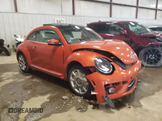 2018 Volkswagen Beetle SE with VIN 3VWJD7AT7JM707053, listed as a Copart auction lot 87116384 with 0 mi miles and Salvage Title. Bid and sale history available at carsss.com. Image 4.
