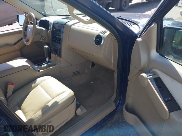 2008 Ford Explorer XLT with VIN 1FMEU73E88UA75121, listed as a IAAI auction lot 41714427 with 238,774 mi miles and . Bid and sale history available at carsss.com. Image 5.