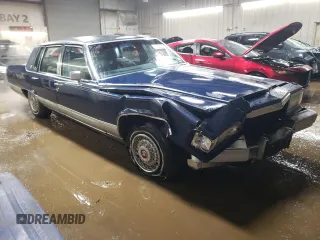 1990 Cadillac Brougham z VIN 1G6DW5474LR703771, wystawiony jako Copart lot #87653835 z przebiegiem 94 172 mil mil oraz Szkody całkowita. Historia ofert i sprzedaży dostępna na DreamBid. Obrazek 4.