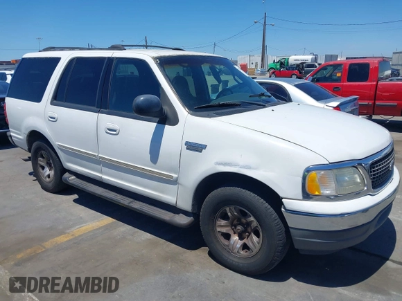 2002 Ford Expedition XLT с VIN 1FMRU15WX2LA92603, выставлен на аукционе IAAI как лот 42223401 с пробегом Не указан миль и . История ставок и продаж доступна на DreamBid. Изображение 1.