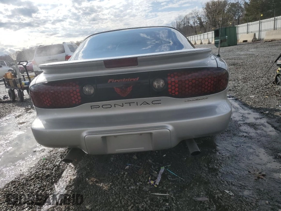 2002 Pontiac Firebird Firebird z VIN 2G2FS22K122146573, wystawiony jako Copart lot #84674224 z przebiegiem 156 932 mil mil oraz Szkoda całkowita • Salvage title. Historia ofert i sprzedaży dostępna na DreamBid. Obrazek 6.