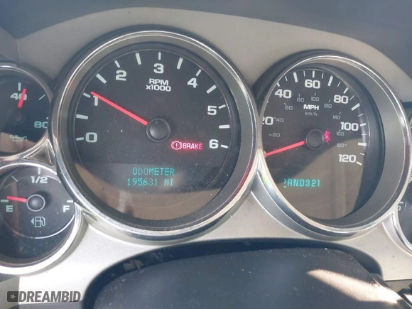 2008 Chevrolet Silverado 1500 LT w/1LT with VIN 2GCEK13J181246470, listed as a IAAI auction lot 40390209 with 195,631 mi miles. Bid and sale history available at carsss.com. Image 7.