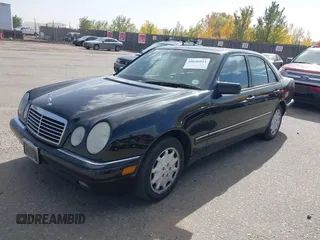 1998 Mercedes-Benz E-Class with VIN WDBJF65F0WA476690, listed as a IAAI auction lot 40646024 with 199,593 mi miles. Bid and sale history available at carsss.com. Image 2.