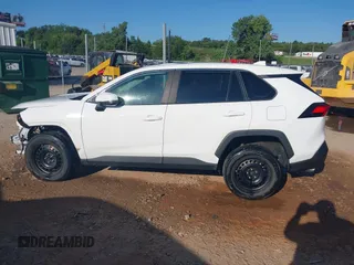 2023 Toyota RAV4 LE z VIN 2T3G1RFV7PC342801, wystawiony jako IAAI lot #42727222 z przebiegiem 103 197 mil mil oraz . Historia ofert i sprzedaży dostępna na DreamBid. Obrazek 14.
