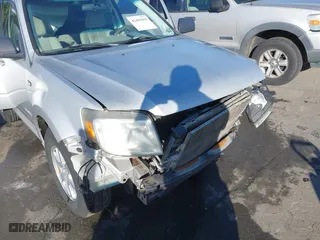 2008 Mercury Mariner with VIN 4M2CU81Z18KJ28741, listed as a IAAI auction lot 41451859 with 199,818 mi miles. Bid and sale history available at carsss.com. Image 18.