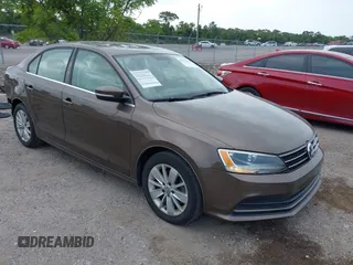 2015 Volkswagen Jetta SE with VIN 3VWD07AJXFM289988, listed as a IAAI auction lot 42322842 with 131,998 mi miles and . Bid and sale history available at DreamBid. Image 1.