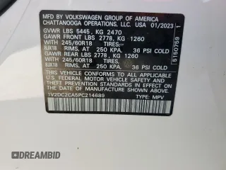2023 Volkswagen Atlas SE z VIN 1V2DC2CA5PC214689, wystawiony jako Copart lot #77497274 z przebiegiem 29 838 mil mil oraz Nie do naprawy • Non repairable. Historia ofert i sprzedaży dostępna na DreamBid. Obrazek 14.