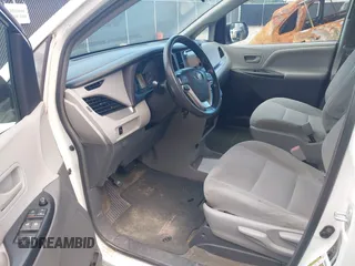 2017 Toyota Sienna L z VIN 5TDZZ3DC2HS791742, wystawiony jako IAAI lot #42254128 z przebiegiem 236 332 mil mil oraz . Historia ofert i sprzedaży dostępna na DreamBid. Obrazek 5.