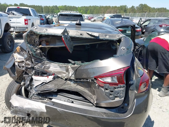 2017 Mazda 3 Grand Touring z VIN 3MZBN1M39HM127811, wystawiony jako IAAI lot #42060315 z przebiegiem Nie podano mil oraz . Historia ofert i sprzedaży dostępna na DreamBid. Obrazek 6.