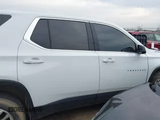 2020 Chevrolet Traverse LS z VIN 1GNERFKW7LJ258845, wystawiony jako IAAI lot #42013350 z przebiegiem 106 649 mil mil oraz . Historia ofert i sprzedaży dostępna na DreamBid. Obrazek 14.