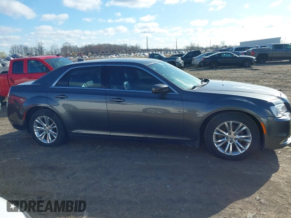 2016 Chrysler 300 Anniversary Edition z VIN 2C3CCAAG2GH295456, wystawiony jako IAAI lot #41978687 z przebiegiem 142 533 mil mil oraz . Historia ofert i sprzedaży dostępna na DreamBid. Obrazek 13.