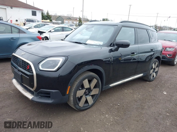 2025 MINI Countryman S z VIN WMZ23GA06S7P27483, wystawiony jako IAAI lot #42043477 z przebiegiem 3 781 mil mil oraz . Historia ofert i sprzedaży dostępna na DreamBid. Obrazek 17.