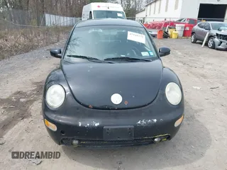 2004 Volkswagen New Beetle Coupe GL with VIN 3VWBK31CX4M416912, listed as a IAAI auction lot 42125377 with 999,999 mi miles. Bid and sale history available at carsss.com. Image 6.