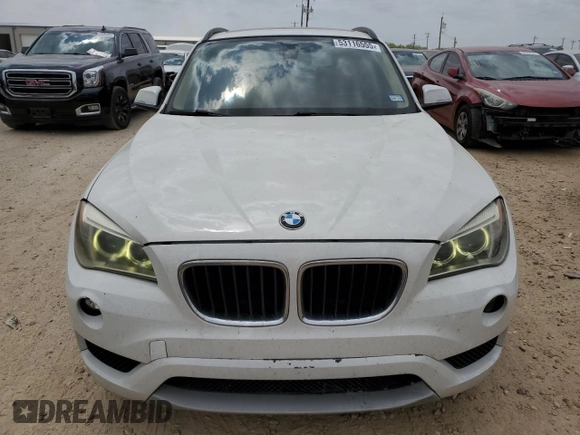 2014 BMW X1 xDrive28i z VIN WBAVL1C56EVY10542, wystawiony jako Copart lot #53116555 z przebiegiem 109 473 mil mil oraz Czysty tytuł • Clean title. Historia ofert i sprzedaży dostępna na DreamBid. Obrazek 5.