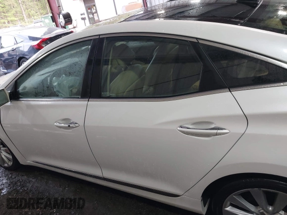 2014 Hyundai Azera Limited with VIN KMHFH4JG7EA378755, listed as a IAAI auction lot 42027136 with 216,082 mi miles and . Bid and sale history available at carsss.com. Image 14.