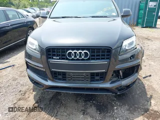 2014 Audi Q7 S line Prestige z VIN WA1DGAFE5ED006957, wystawiony jako IAAI lot #42488440 z przebiegiem 123 814 mil mil oraz . Historia ofert i sprzedaży dostępna na DreamBid. Obrazek 12.
