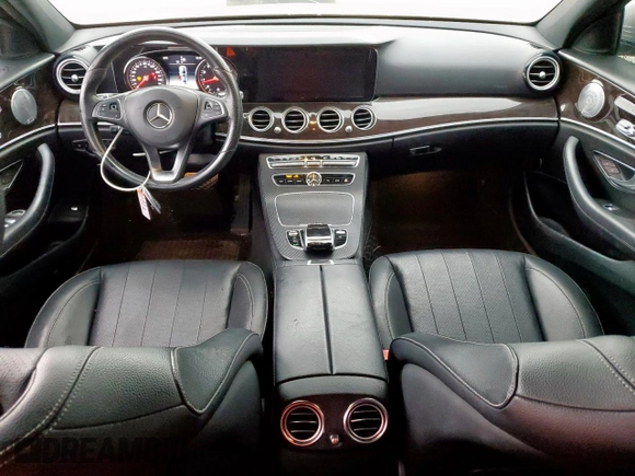 2017 Mercedes-Benz E 300 Luxury z VIN WDDZF4KB7HA057948, wystawiony jako Copart lot #55938655 z przebiegiem 97 828 mil mil oraz Szkoda całkowita • Salvage title. Historia ofert i sprzedaży dostępna na DreamBid. Obrazek 8.
